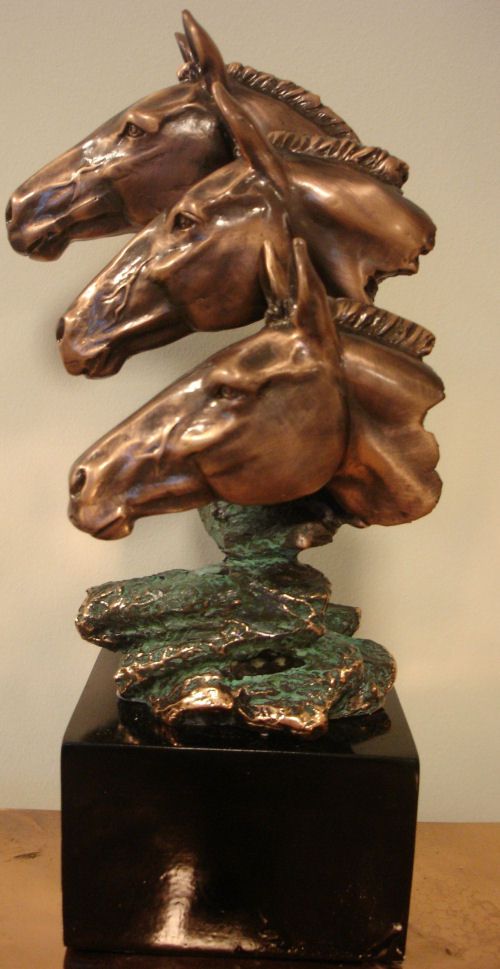 tượng đầu ngựa bằng nhựa composite